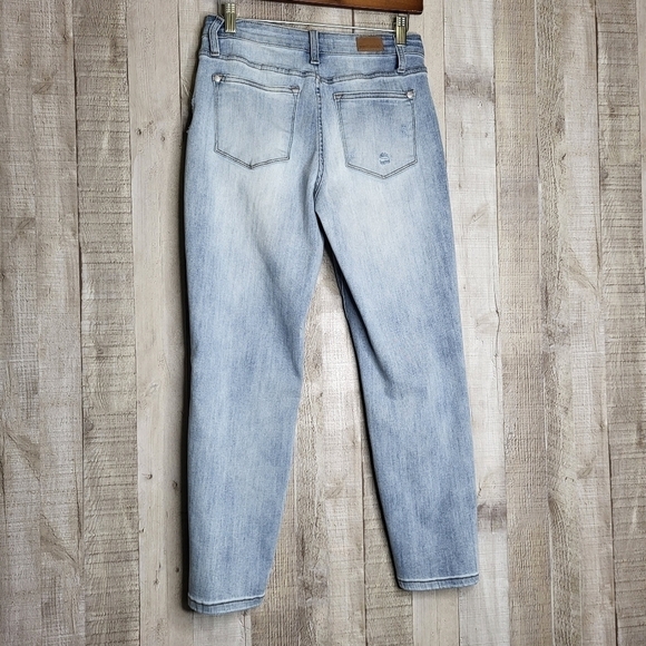 Judy Blue Boyfriend Fit Jeans. Size 27 Waist. Light Blue Distressed Denim - Picture 9 of 10